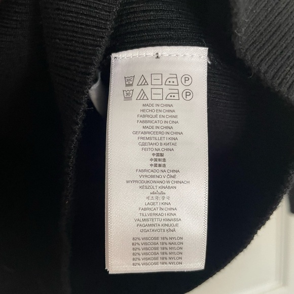 Michael Kors Ribbed fitted Black Long Sleeve Top NWT XS - Picture 4 of 6